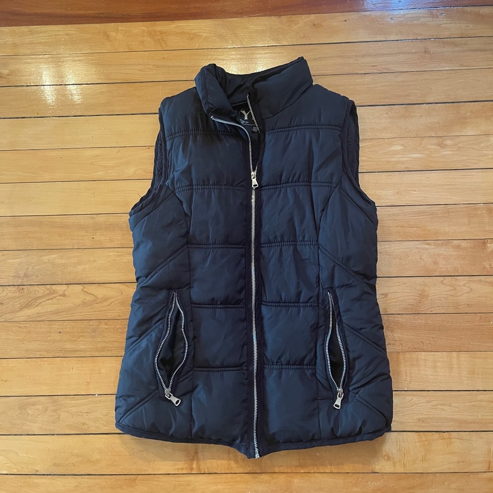 Black puffy vest